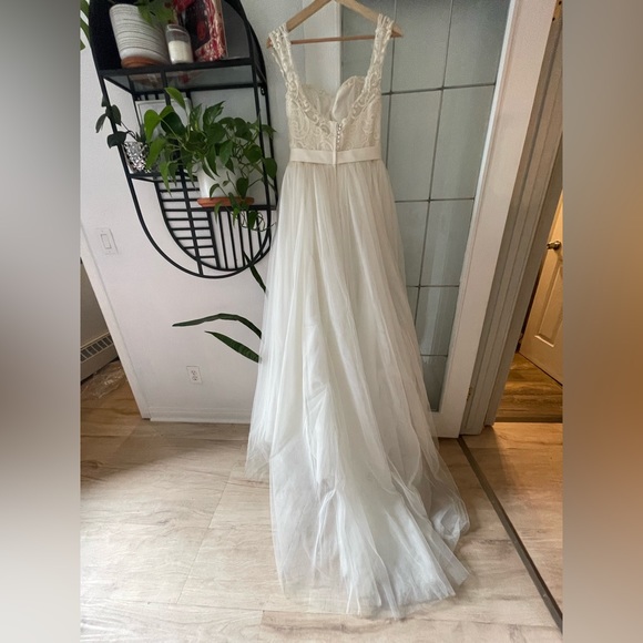 Ivory Tulle Wedding dress. - Picture 4 of 7